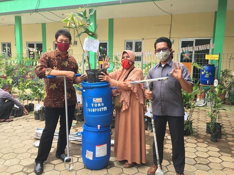 CSR: EJIP invites environmental activists of South Cikarang for Composter Training