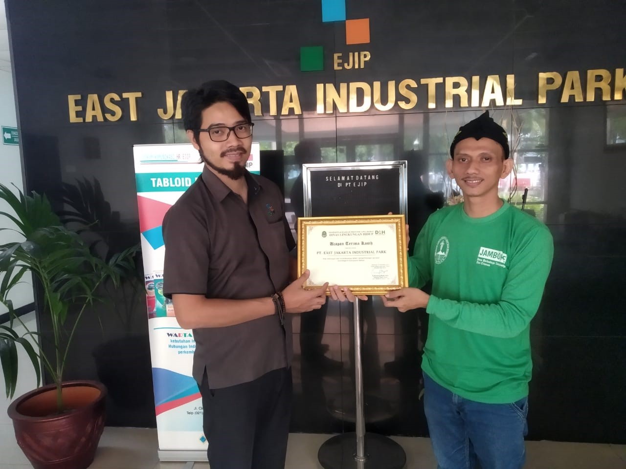 Support Ecovillage, Dinas Lingkungan Hidup give awards to EJIP