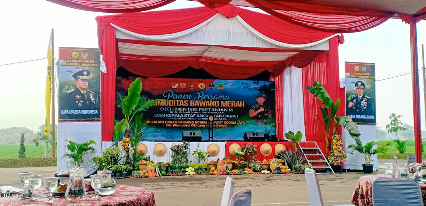 Panen Raya Komoditas Bawang Merah di Lahan Urban Farming